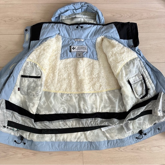 Columbia Women’s Titanium Omni-Tech Winter/Ski Jacket - Picture 9 of 11